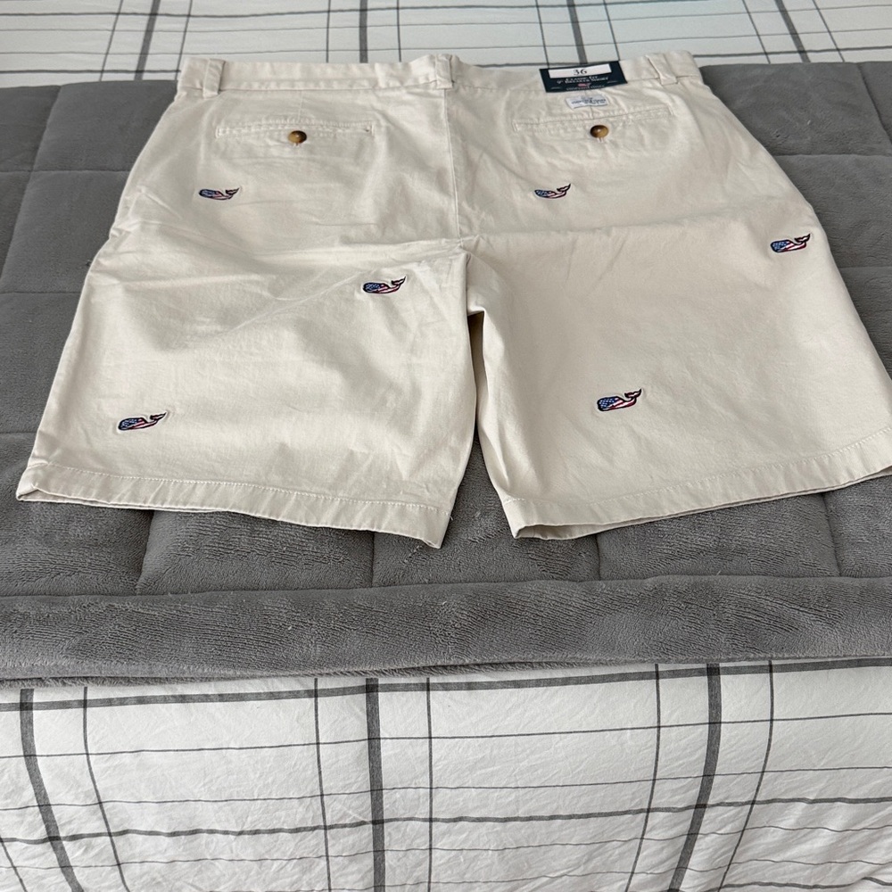 NWT Men’s Vineyard Vines classic fit 9”
Breaker short size 36 - Picture 5 of 6
